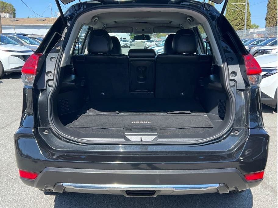Used 2017 Nissan Rogue S FWD image 5