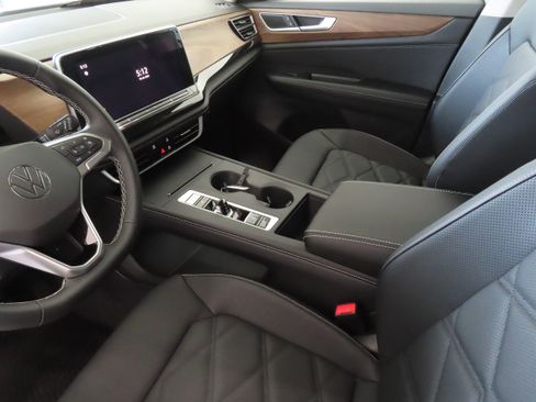 New 2026 Volkswagen Atlas SE FWD image 21