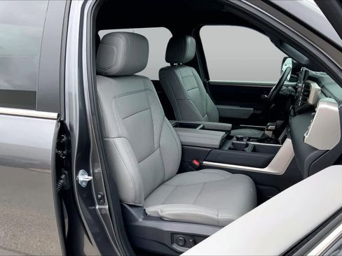 Used 2025 Toyota Tundra Limited AWD/4WD image 9