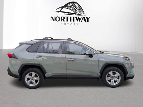 Used 2021 Toyota RAV4 XLE w/ XLE Grade Weather Package AWD/4WD image 2