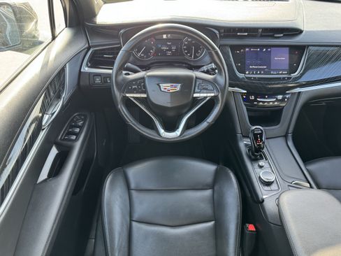 Used 2025 Cadillac XT6 Premium Luxury FWD image 11