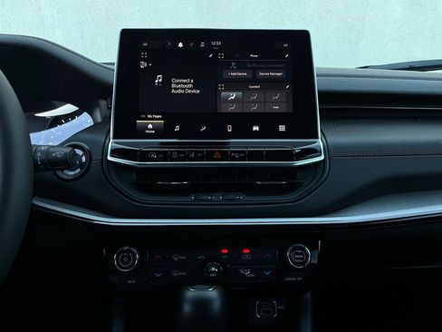 Used 2025 Jeep Compass Trailhawk image 25