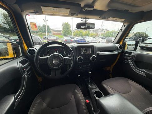Used 2015 Jeep Wrangler Unlimited Rubicon w/ Dual Top Group AWD/4WD image 10
