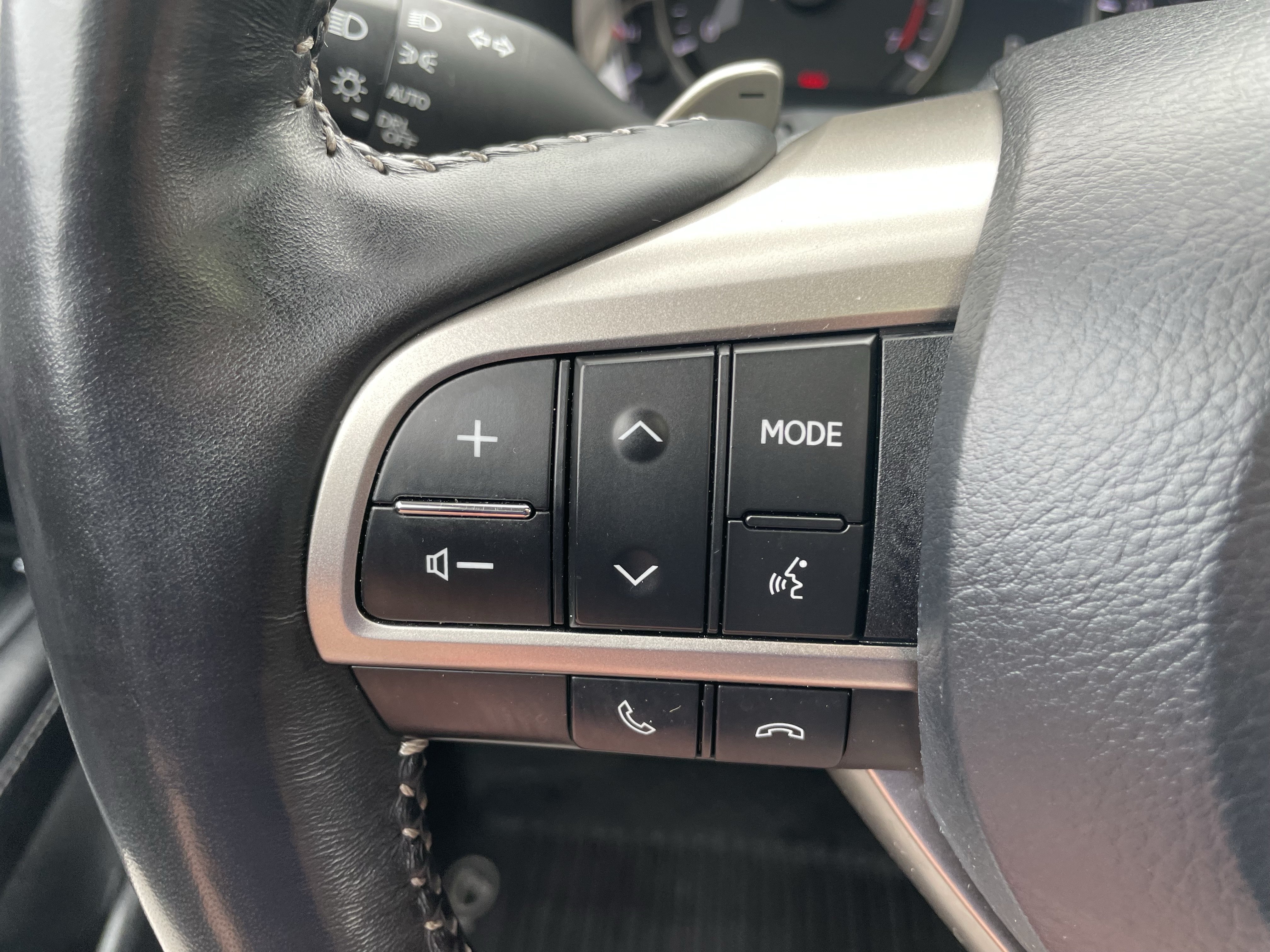 Used 2022 Lexus RX 350L Premium w/ Premium Package AWD/4WD image 15