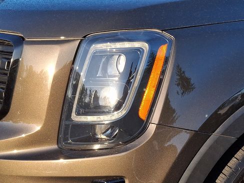 Used 2022 Kia Telluride SX w/ SX Prestige Package AWD/4WD image 9