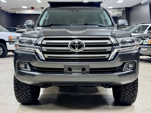 Used 2016 Toyota Land Cruiser image 4