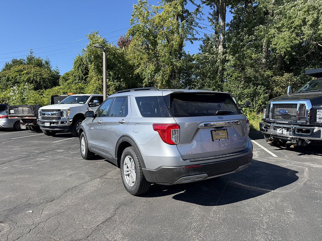 Certified 2023 Ford Explorer XLT w/ Equipment Group 202A AWD/4WD image 4