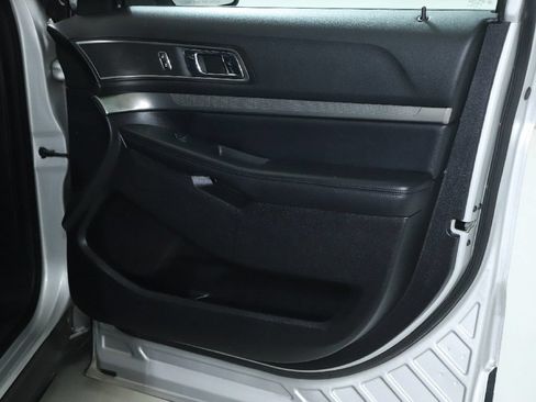 Used 2018 Ford Explorer XLT w/ Equipment Group 202A FWD image 36