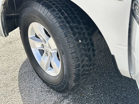 Certified 2019 RAM 1500 Classic SLT image 29