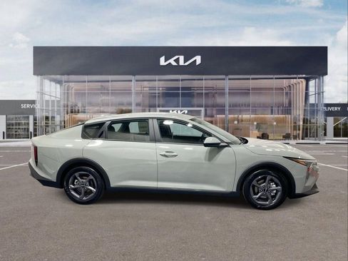 New 2026 Kia K4 LXS image 9