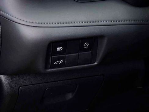 Certified 2023 Toyota Highlander XLE image 30