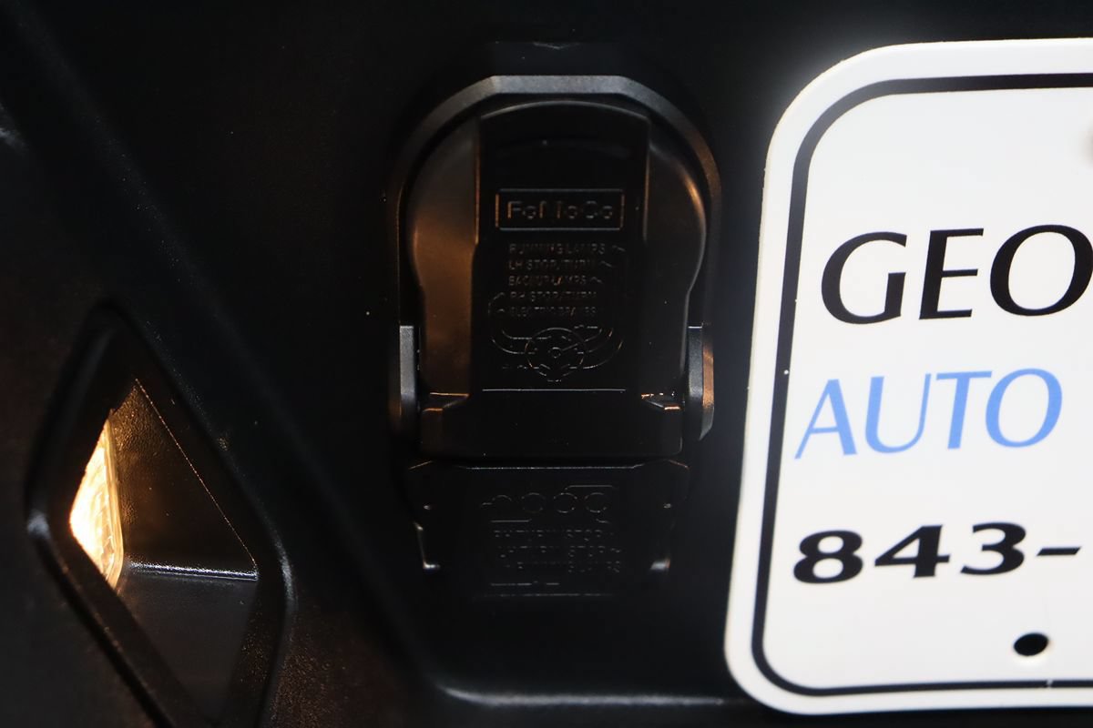 Used 2022 Ford F150 Lariat w/ Equipment Group 502A High AWD/4WD image 26
