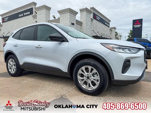 Used 2025 Ford Escape Active w/ Tech Pack #1 AWD/4WD image 1