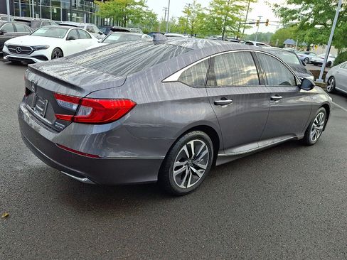Used 2018 Honda Accord Touring image 6