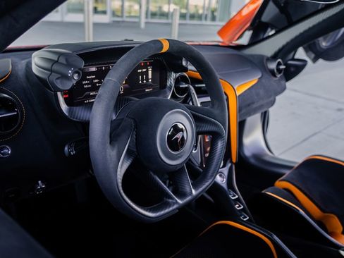 Used 2024 McLaren 750S image 8