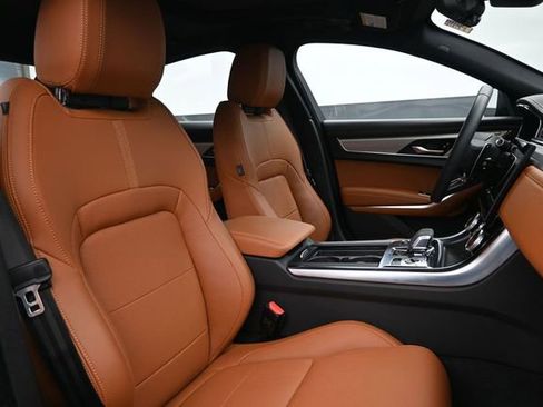 Used 2024 Jaguar XF R-Dynamic SE AWD/4WD image 30