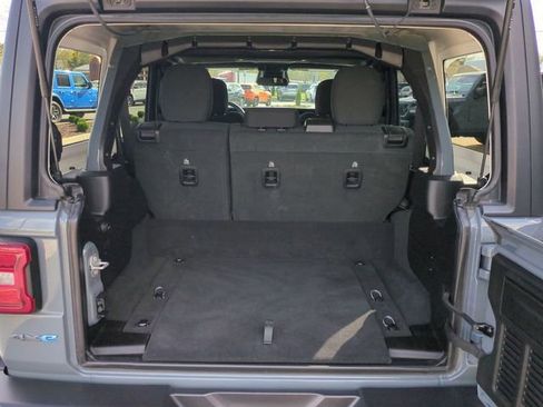Used 2025 Jeep Wrangler Unlimited Rubicon 4xe image 13
