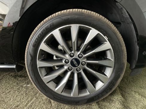 Used 2018 Lincoln Navigator Select w/ Technology Package image 13