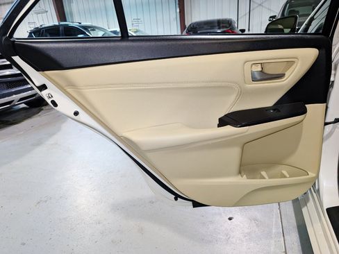 Used 2017 Toyota Camry XLE FWD image 19