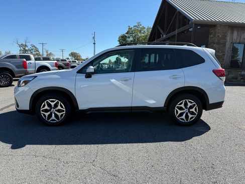 Used 2021 Subaru Forester Premium image 3