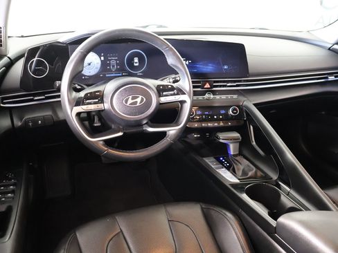 Used 2024 Hyundai Elantra Limited image 2