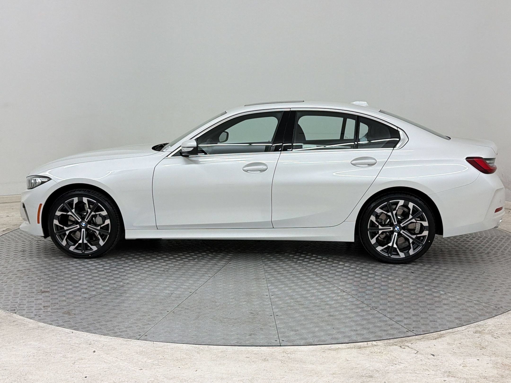 Used 2026 BMW 330i xDrive Sedan w/ Premium Package AWD/4WD image 2