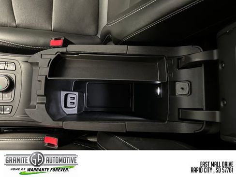 Used 2024 GMC Terrain SLT AWD/4WD image 26