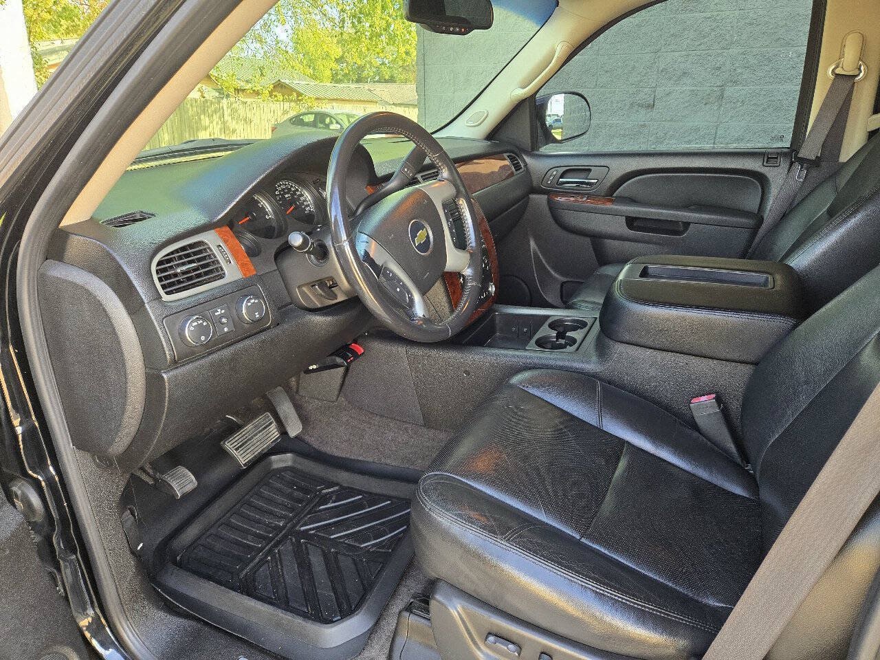 Used 2010 Chevrolet Avalanche LTZ AWD/4WD image 10