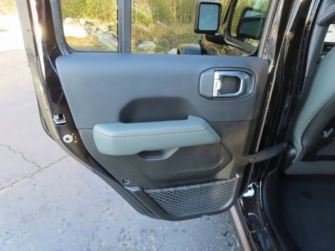 New 2026 Jeep Gladiator Mojave w/ Safety Group image 24