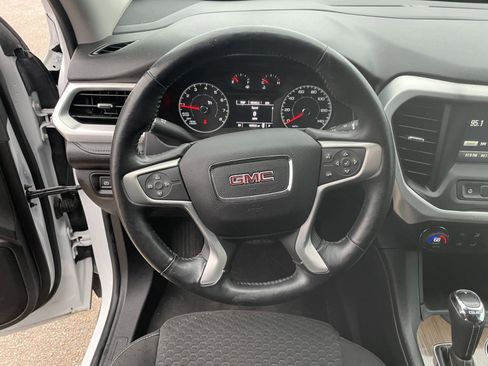 Used 2017 GMC Acadia SLE image 12