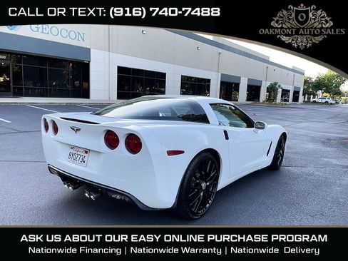 Used 2011 Chevrolet Corvette Coupe w/ 1LT RWD image 7