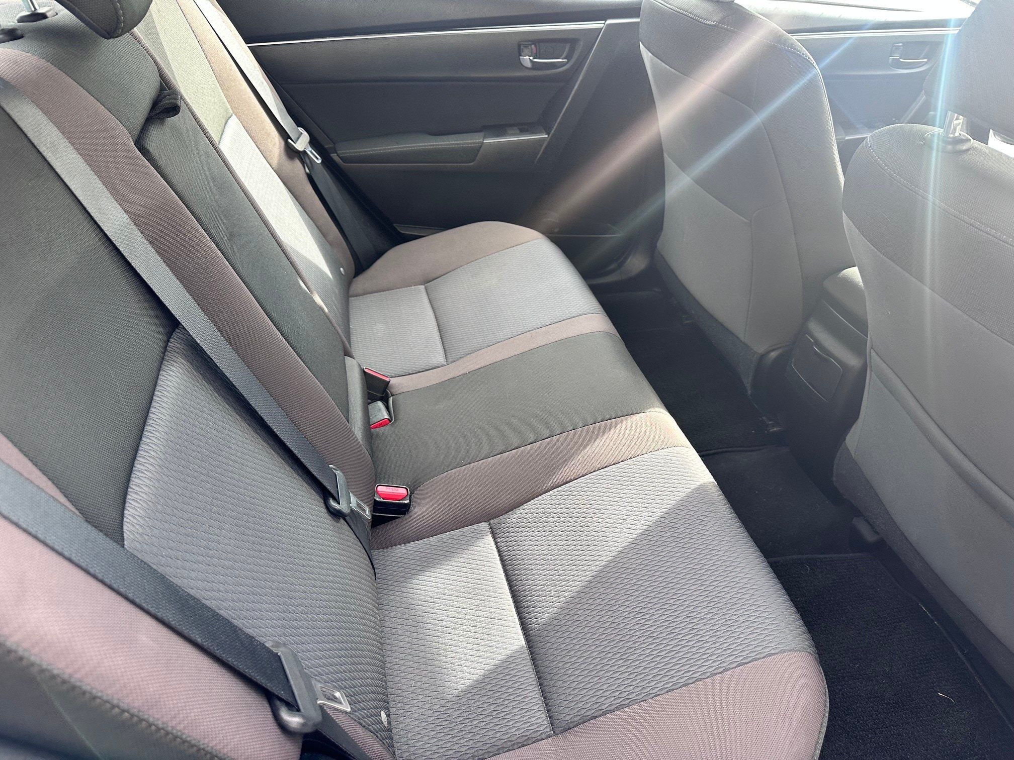 Used 2017 Toyota Corolla LE FWD image 8
