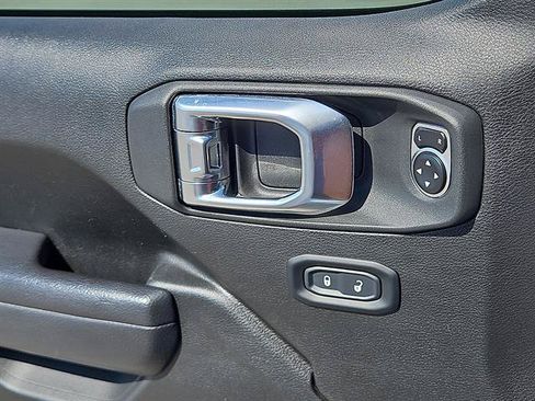 Used 2024 Jeep Gladiator Mojave w/ Technology Group AWD/4WD image 15