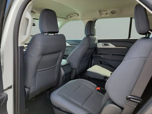 New 2026 Ford Explorer Active RWD image 8