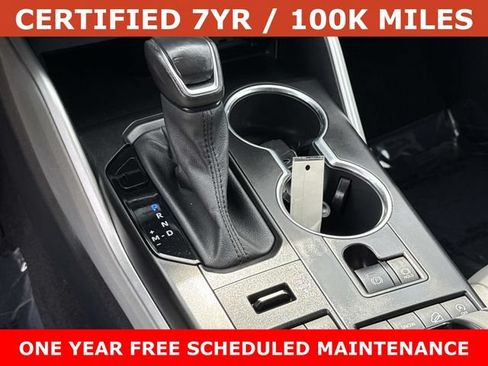 Used 2021 Toyota Highlander XLE AWD/4WD image 23