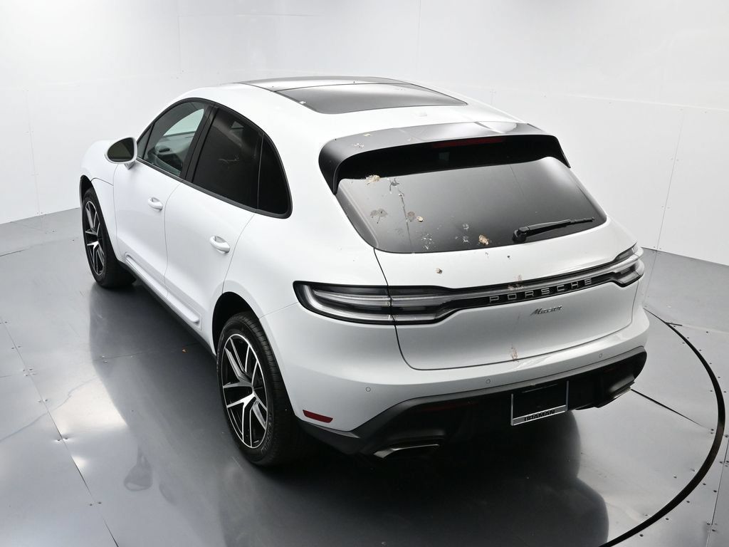Certified 2025 Porsche Macan AWD/4WD image 32