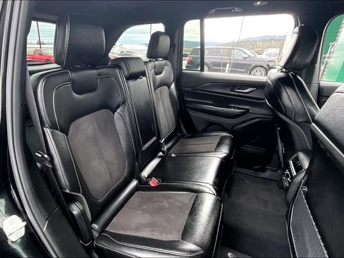 Used 2024 Jeep Grand Cherokee Altitude AWD/4WD image 27