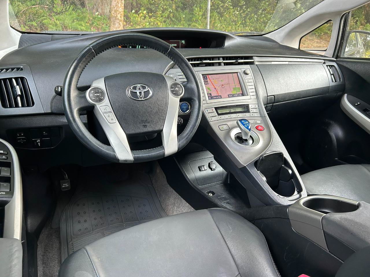 Used 2013 Toyota Prius Four w/ Deluxe Solar Roof Pkg FWD image 14