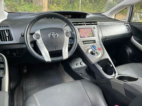 Used 2013 Toyota Prius Four w/ Deluxe Solar Roof Pkg FWD image 14