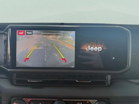 Used 2024 Jeep Wrangler Rubicon AWD/4WD image 18