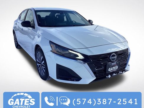Used 2025 Nissan Altima 2.5 SV image 1