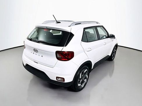 Used 2026 Hyundai Venue SEL FWD image 6