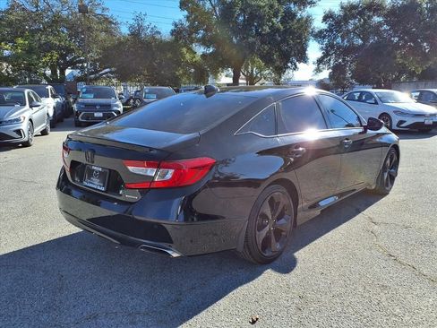 Used 2018 Honda Accord Touring image 5