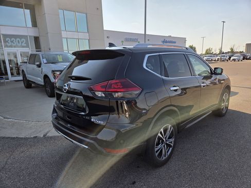 Used 2019 Nissan Rogue SV w/ Premium Package AWD/4WD image 4