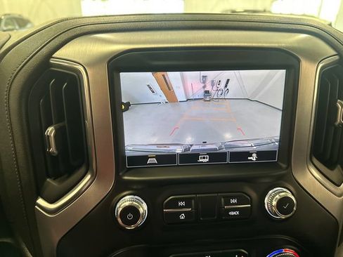 Used 2021 GMC Sierra 1500 SLT w/ X31 Off-Road Package AWD/4WD image 18