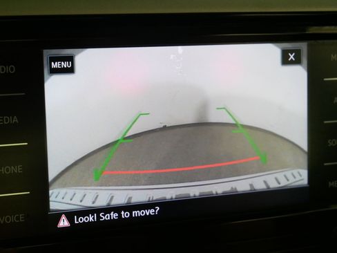 Used 2022 Volkswagen Passat 2.0T SE image 33