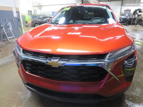 Used 2024 Chevrolet Trax LS image 2