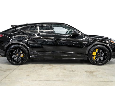 Used 2023 Lamborghini Urus Performante AWD/4WD image 48