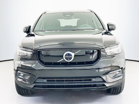 Used 2022 Volvo XC40 P8 Recharge Plus image 2