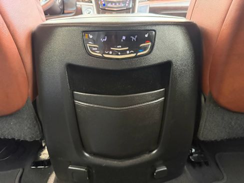 Used 2018 Cadillac Escalade ESV Luxury RWD image 22